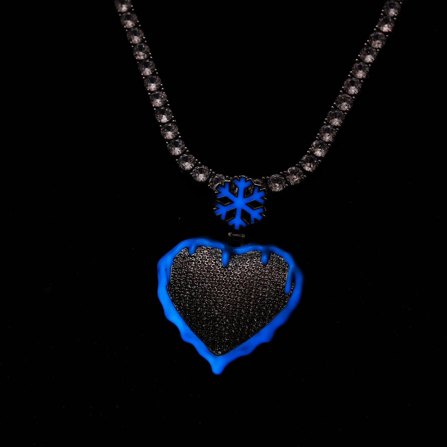 Luminous Personalized Micro-Set Zirconia Heart Pendant